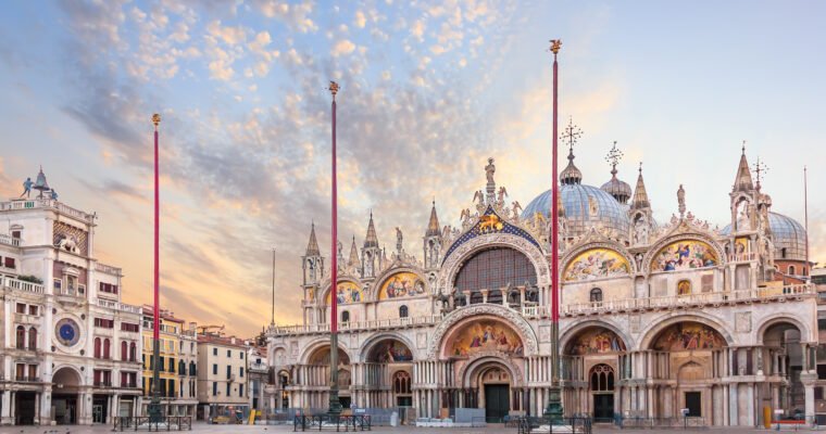 Descubre la majestuosidad de la Basílica de San Marcos en Venecia en Italia