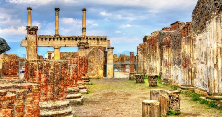 Explora la antigua ciudad de Pompeya en Nápoles y descubre su fascinante historia en Italia